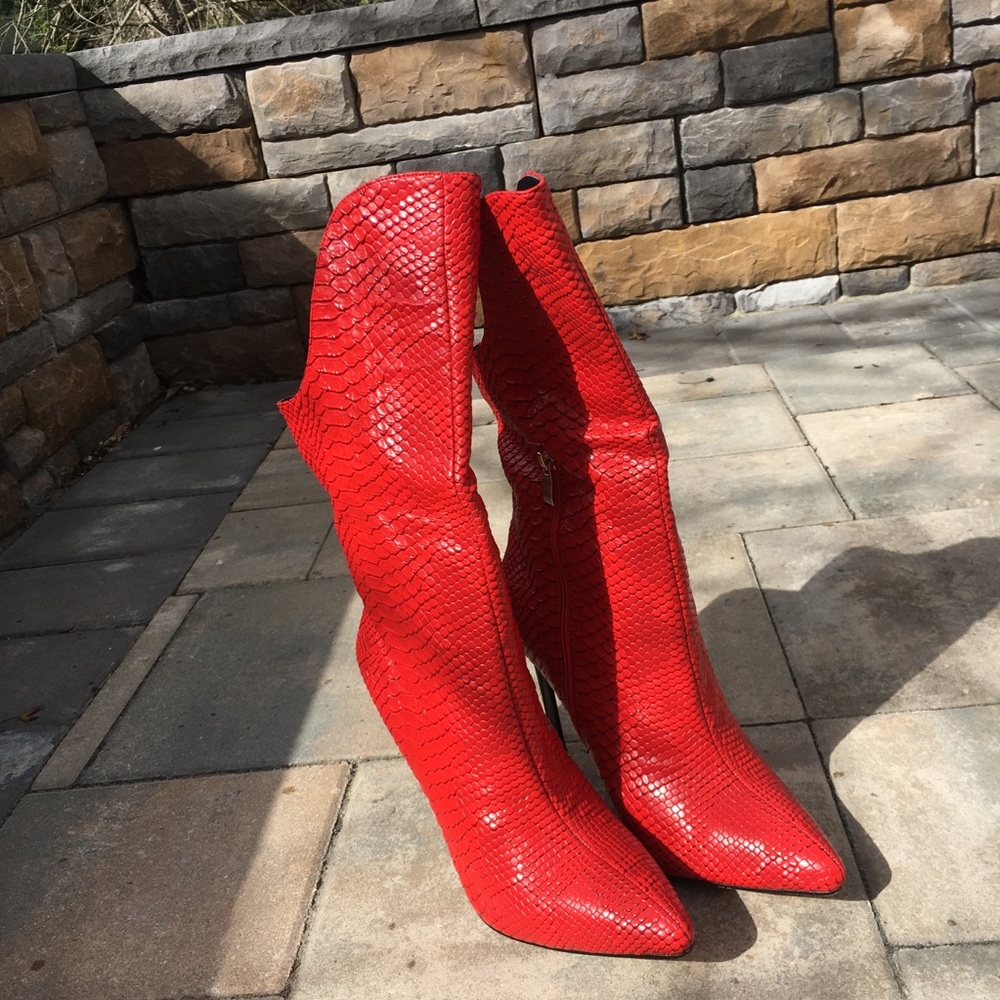 AKIRA AZALEA WANG STILETTO SCROLL-RED BOOTIE